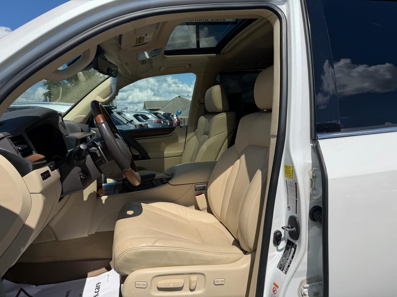 Lexus LX 570 Three-Row 2019