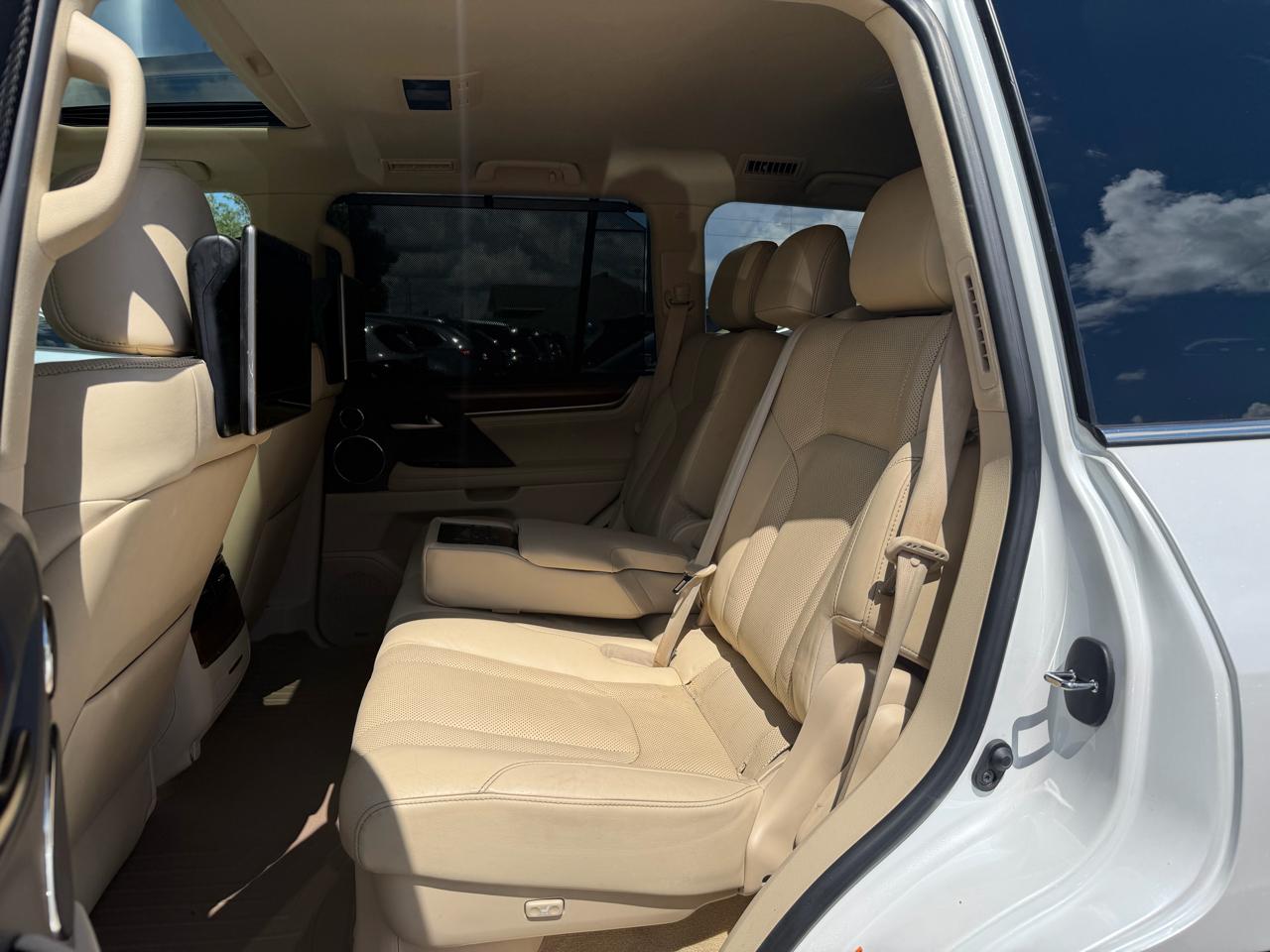 Lexus LX 570 Three-Row 2019