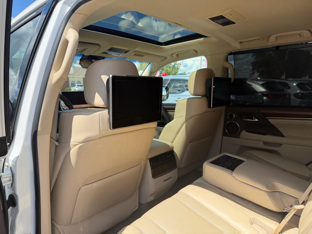 Lexus LX 570 Three-Row 2019