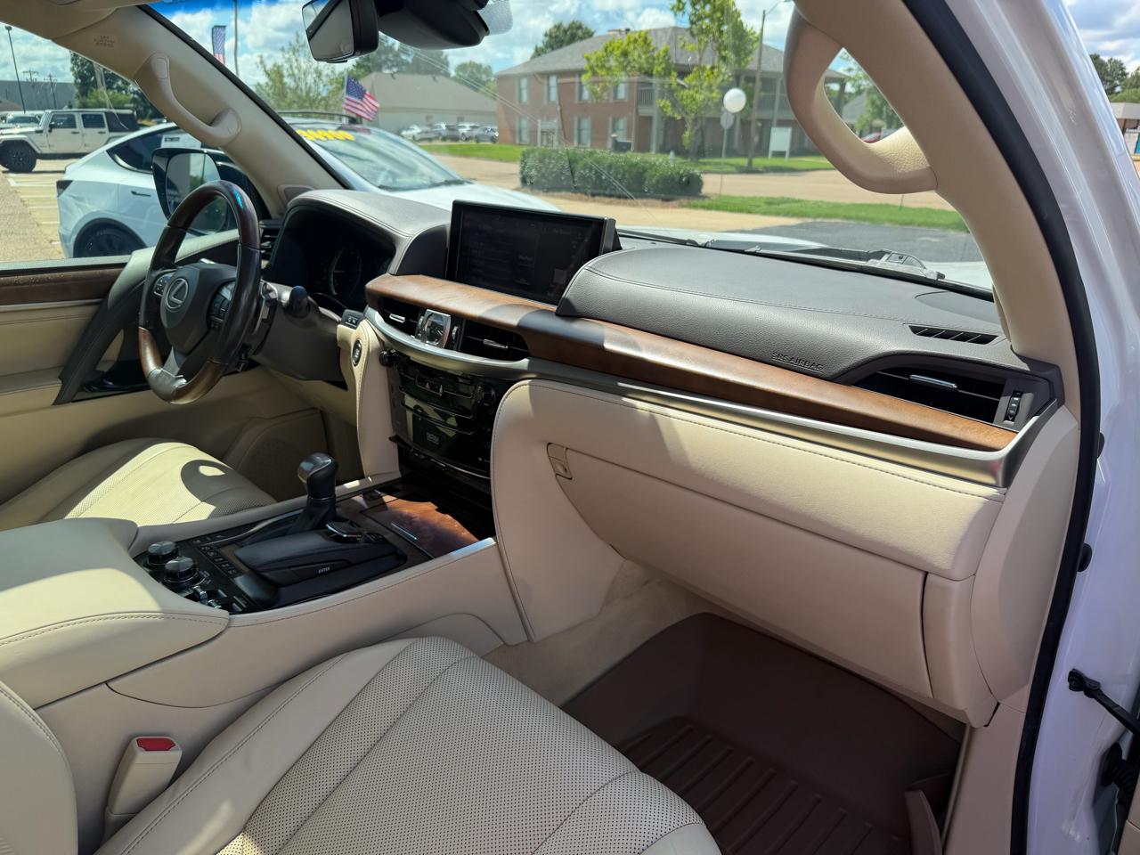 Lexus LX 570 Three-Row 2019