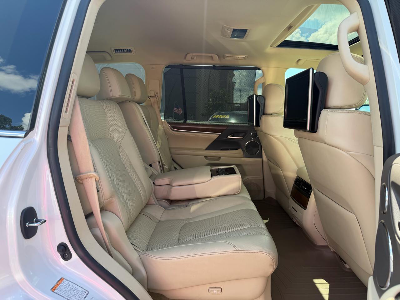 Lexus LX 570 Three-Row 2019