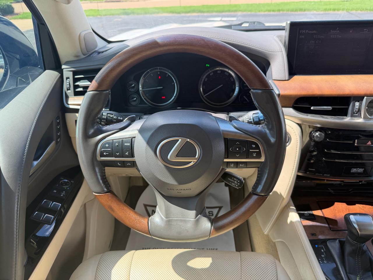 Lexus LX 570 Three-Row 2019