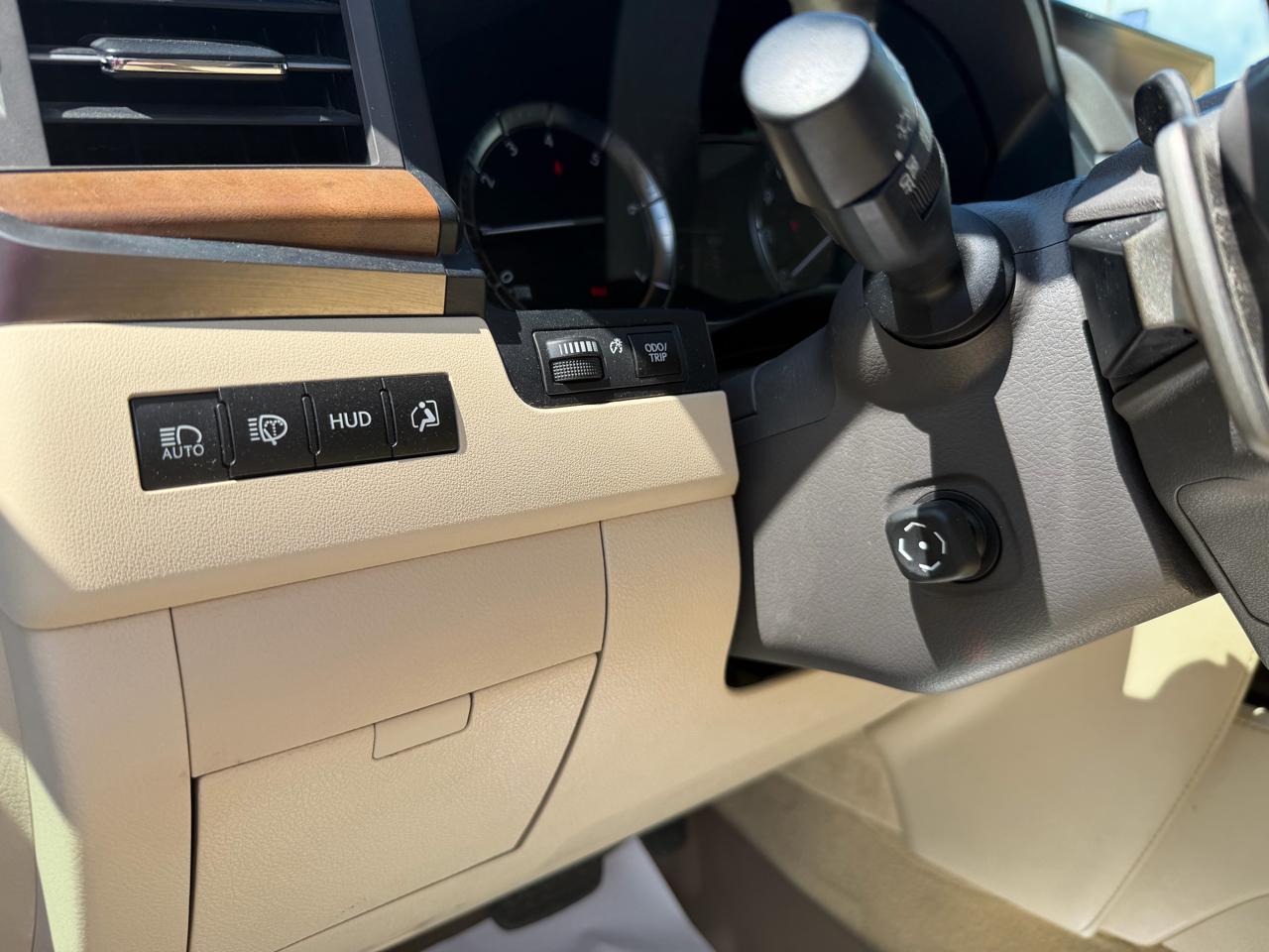 Lexus LX 570 Three-Row 2019