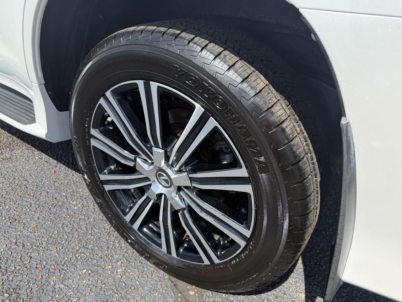 Lexus LX 570 Three-Row 2019