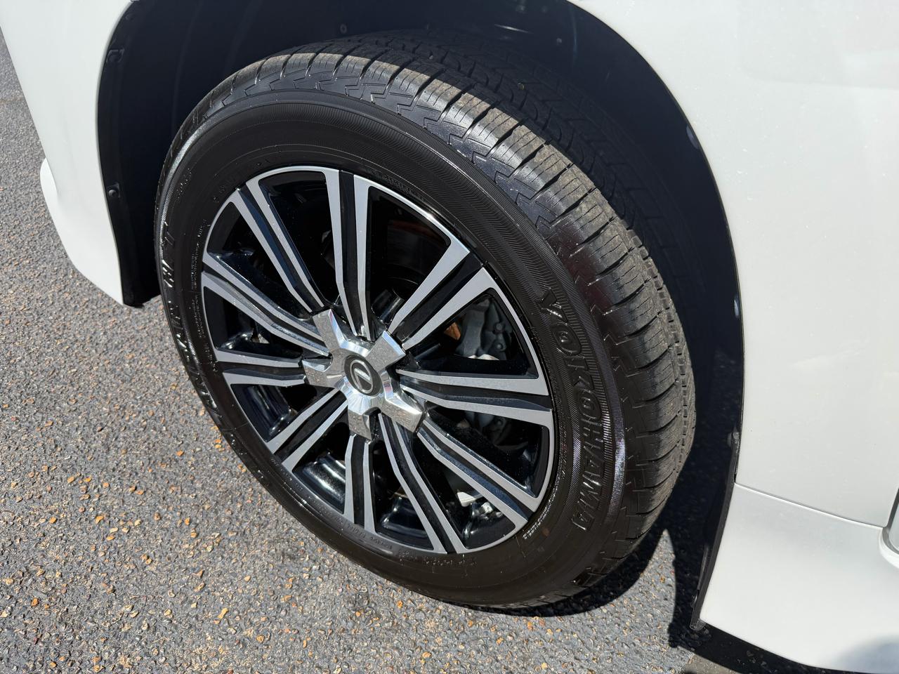 Lexus LX 570 Three-Row 2019