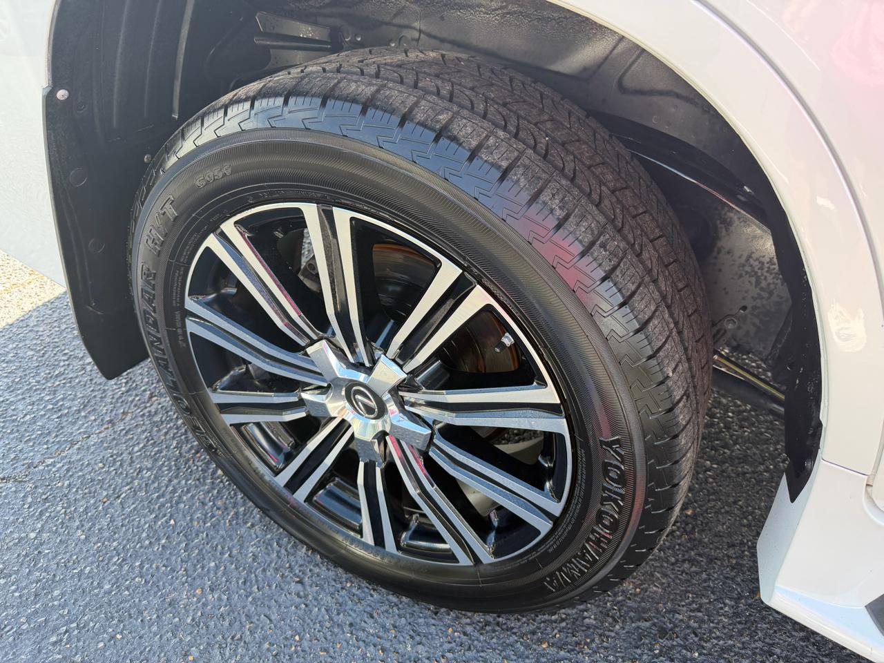 Lexus LX 570 Three-Row 2019