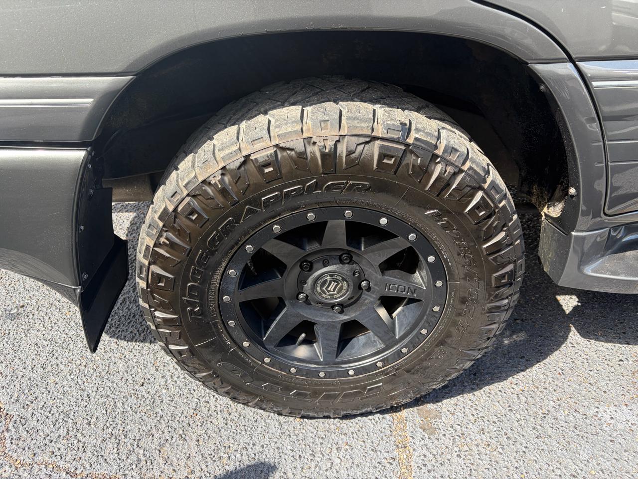 Lexus LX 470 Base 2001