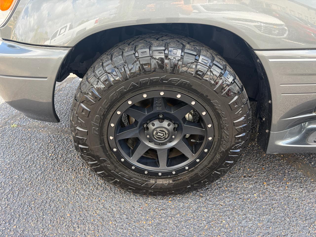 Lexus LX 470 Base 2001