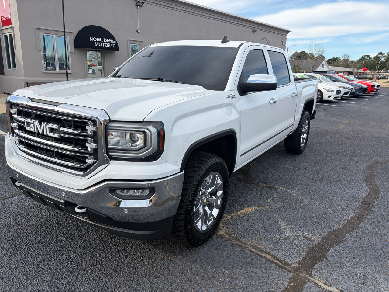 2018 GMC Sierra SLT's photo