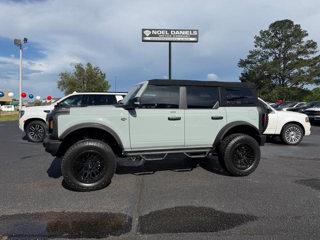 Gray 2022 Ford Bronco Wildtrak Advanced 4-Door 4WD SUV / Crossover Four-Wheel Drive Automatic