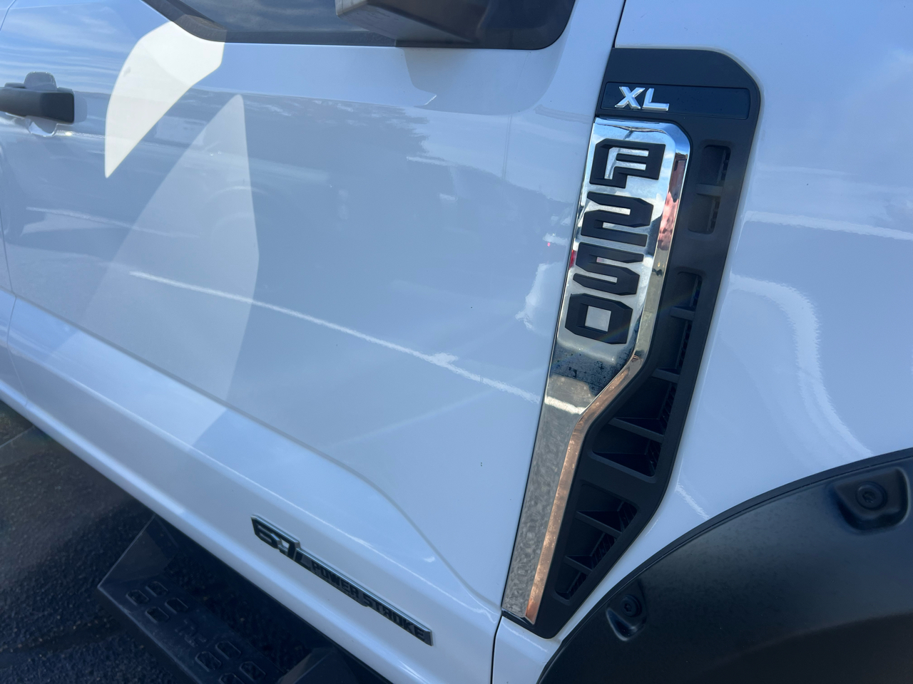 Ford F-250 SD XL Crew Cab 4WD 2023