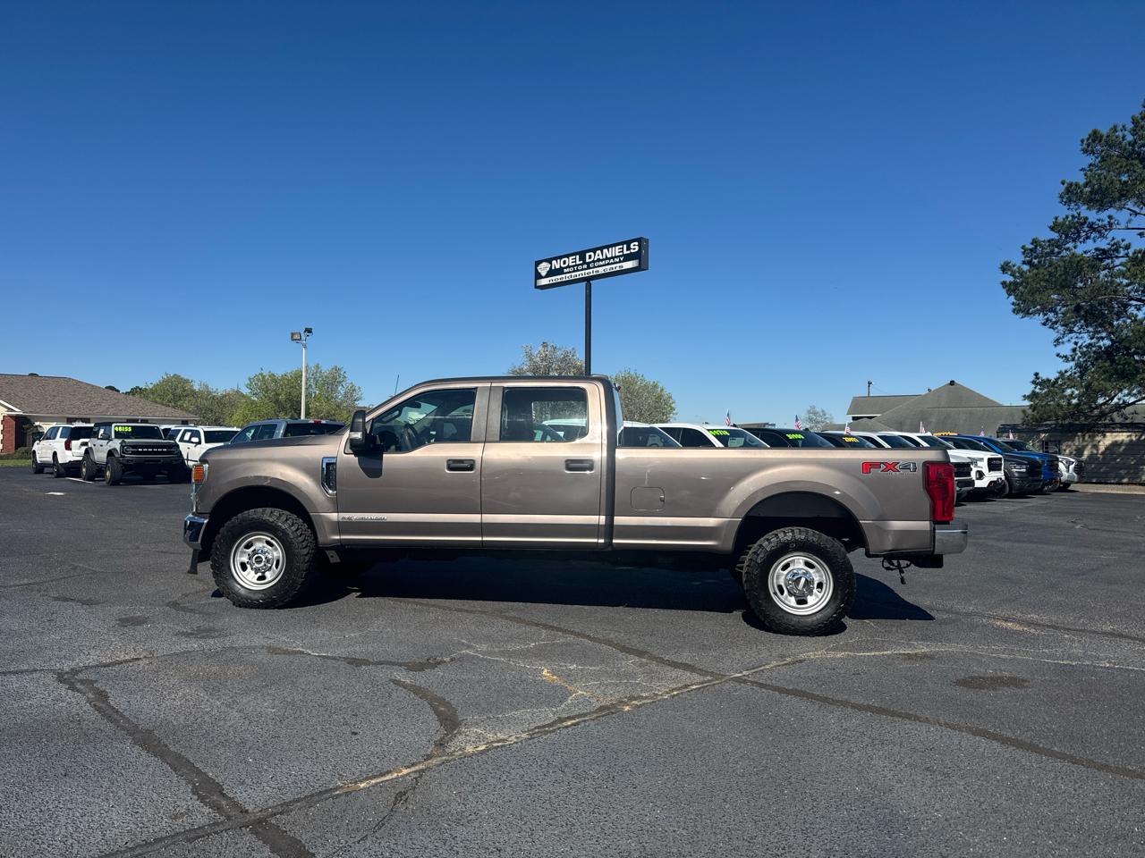 2022 Ford F-350 Super Duty XL Crew Cab LB 4WD