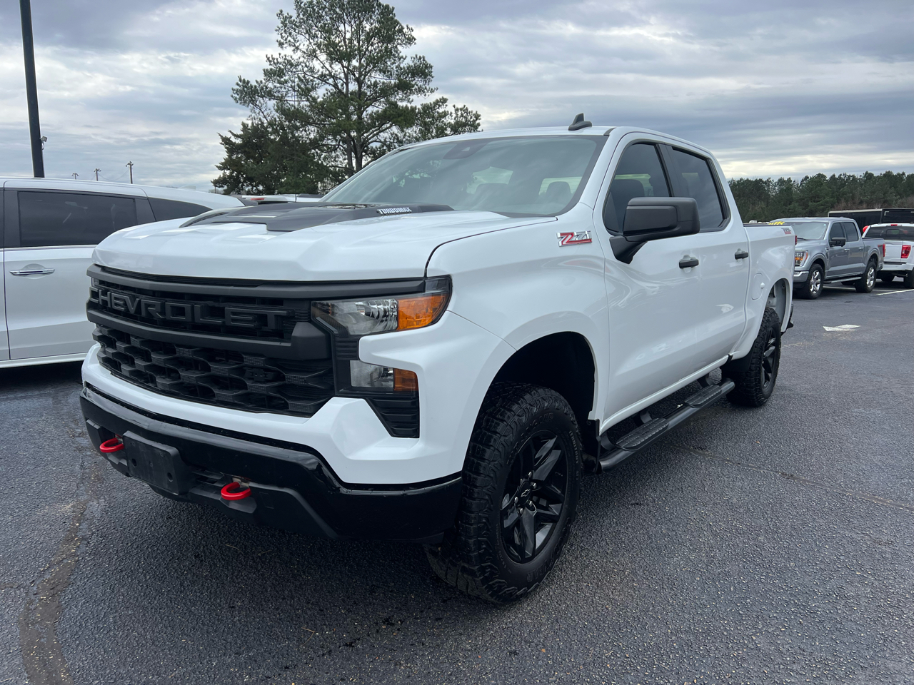 Chevrolet Silverado 1500 Trail Boss Custom Crew Cab 4WD 2024