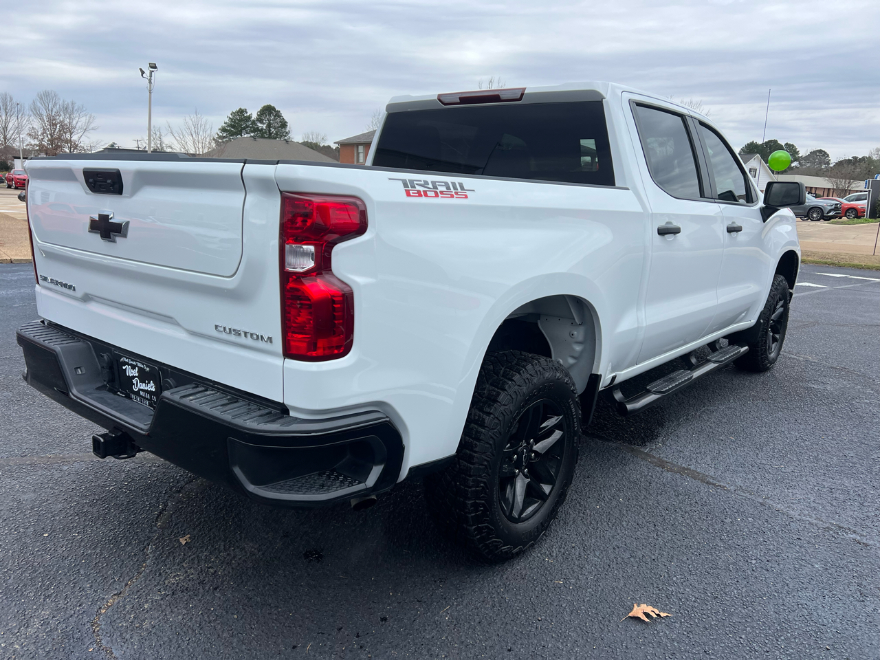 Chevrolet Silverado 1500 Trail Boss Custom Crew Cab 4WD 2024