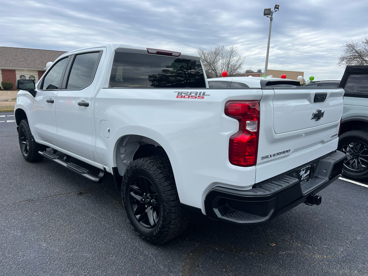 Chevrolet Silverado 1500 Trail Boss Custom Crew Cab 4WD 2024