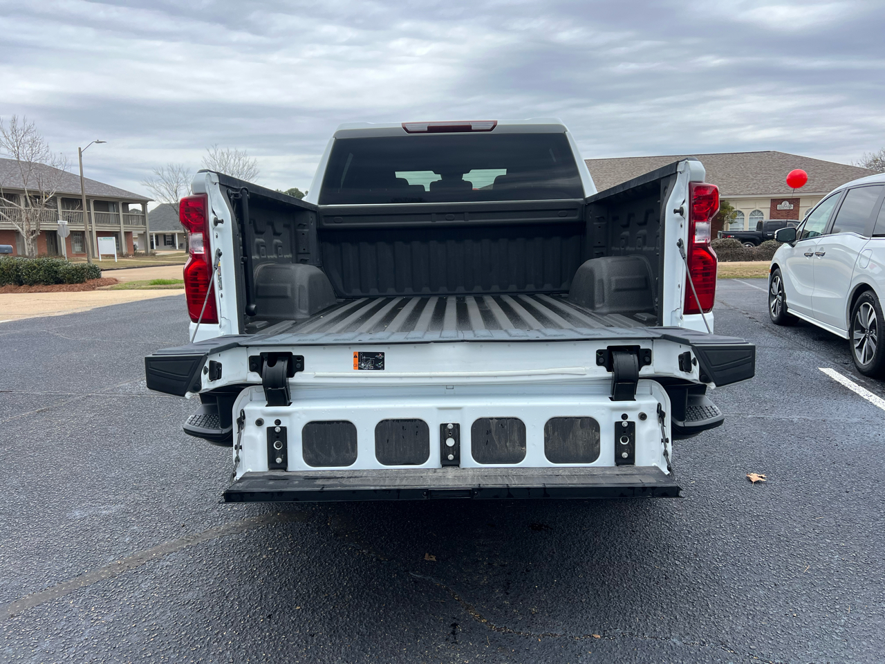 Chevrolet Silverado 1500 Trail Boss Custom Crew Cab 4WD 2024