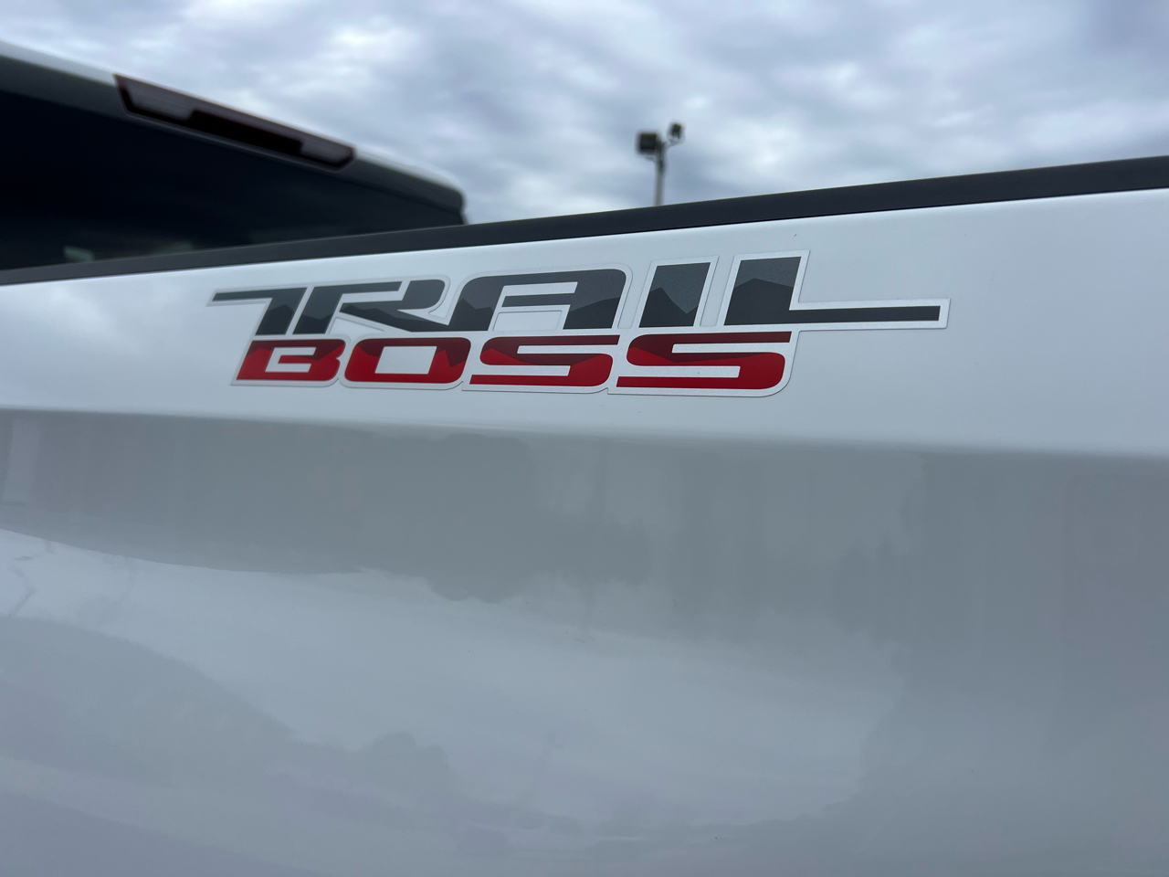 Chevrolet Silverado 1500 Trail Boss Custom Crew Cab 4WD 2024