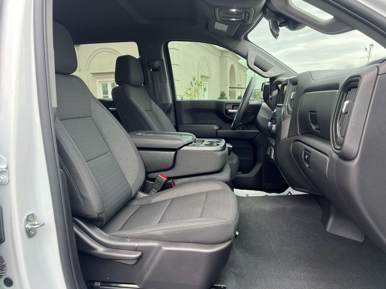 Chevrolet Silverado 1500 Trail Boss Custom Crew Cab 4WD 2024