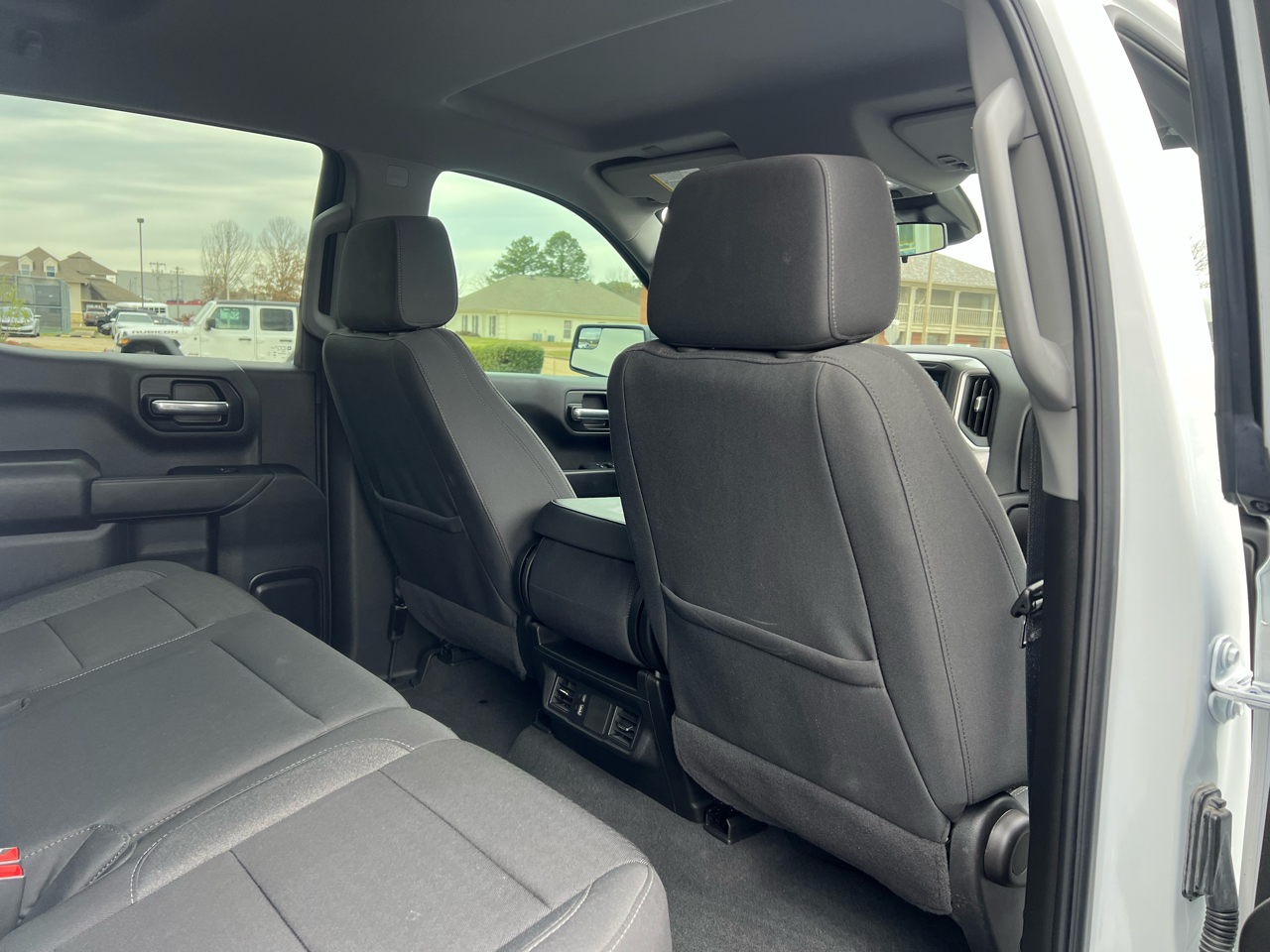 Chevrolet Silverado 1500 Trail Boss Custom Crew Cab 4WD 2024