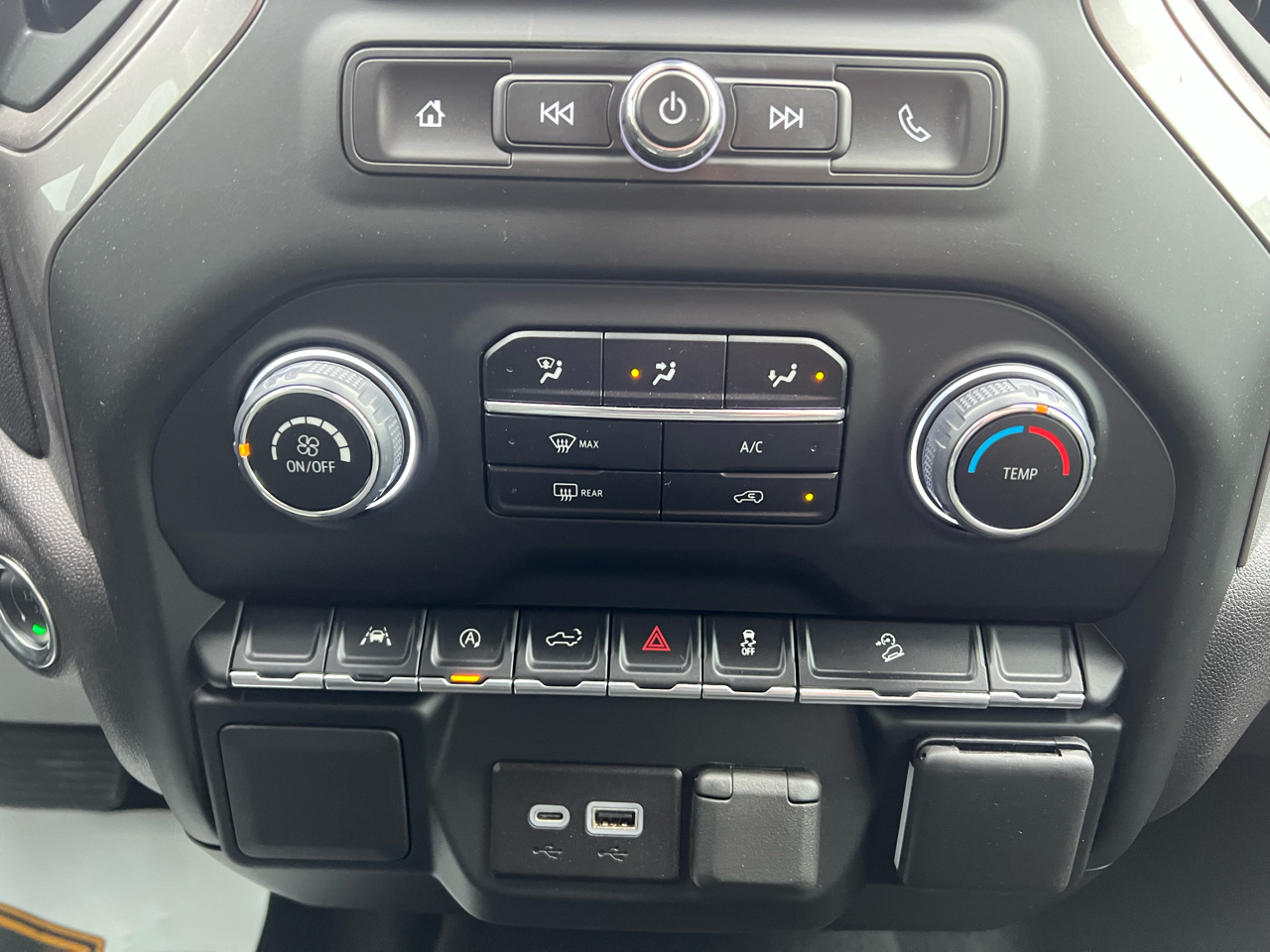 Chevrolet Silverado 1500 Trail Boss Custom Crew Cab 4WD 2024