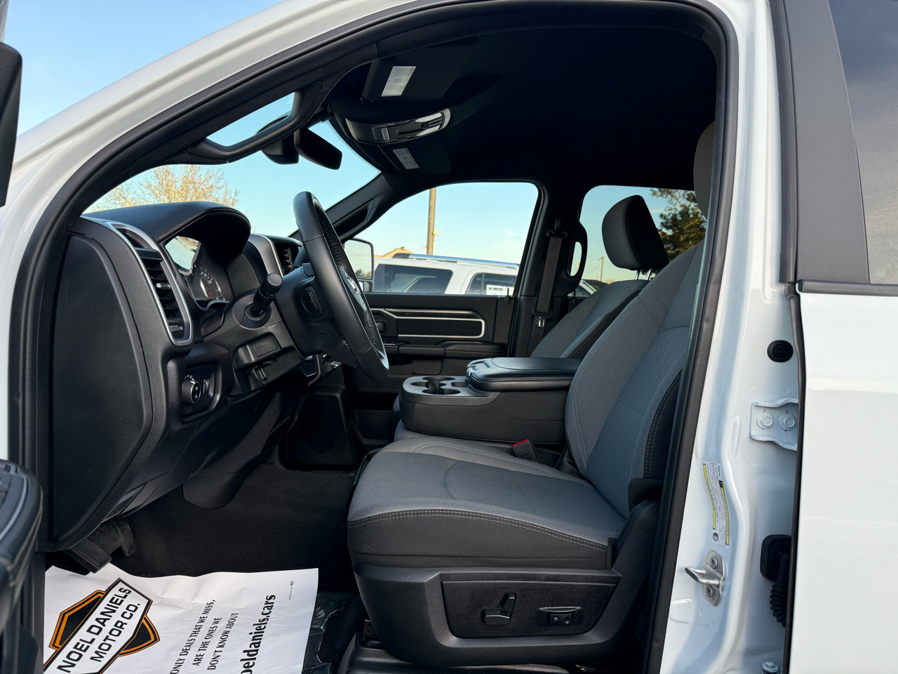 RAM 2500 Tradesman Crew Cab SWB 4WD 2024