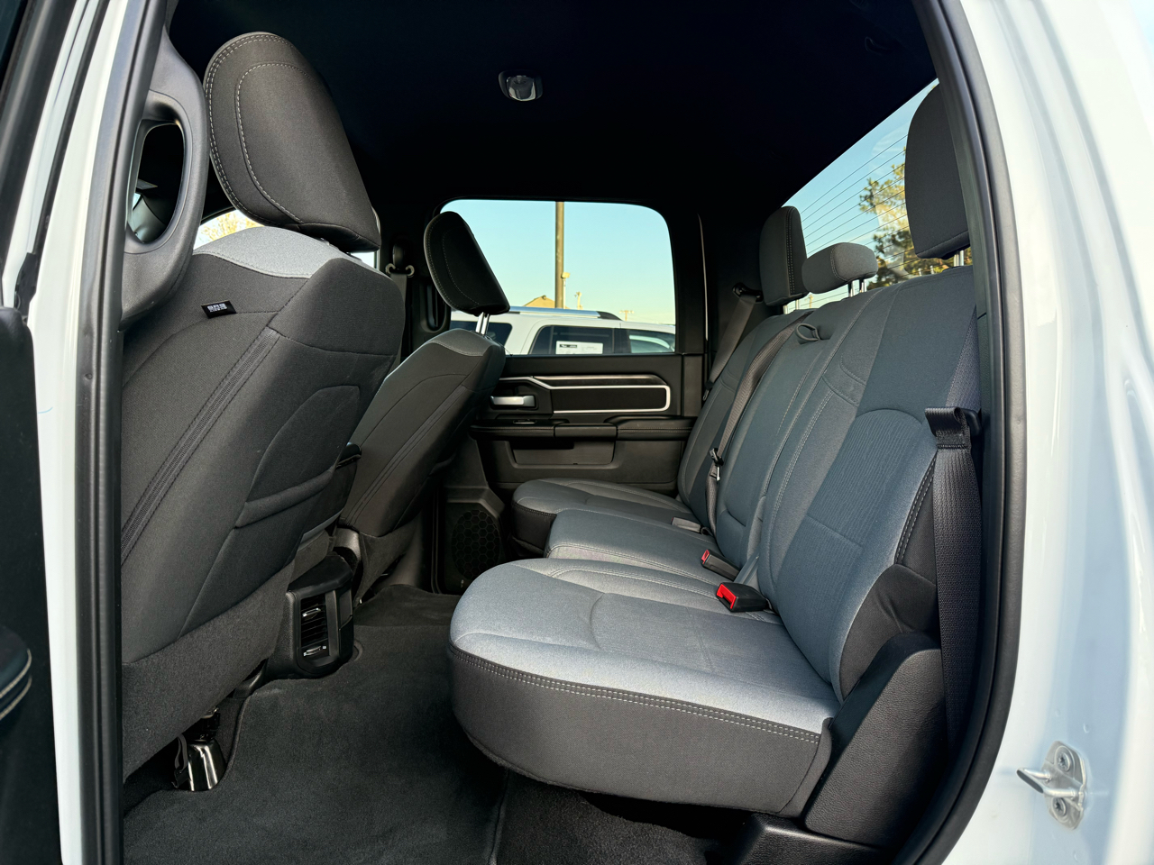 RAM 2500 Tradesman Crew Cab SWB 4WD 2024