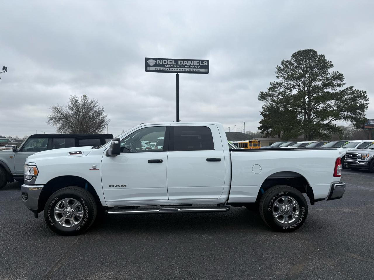 RAM 2500 Tradesman Crew Cab SWB 4WD 2024