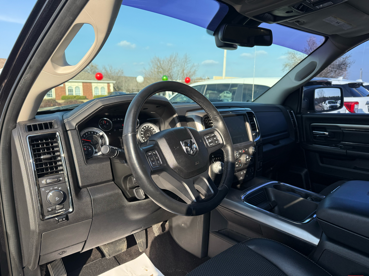 RAM 1500 Night 4x2 Crew Cab 5'7" Box 2017