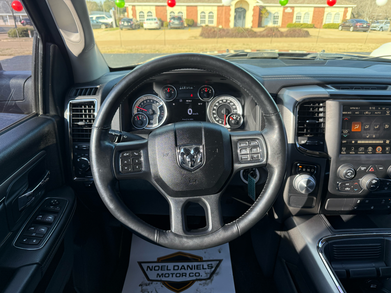 RAM 1500 Night 4x2 Crew Cab 5'7" Box 2017