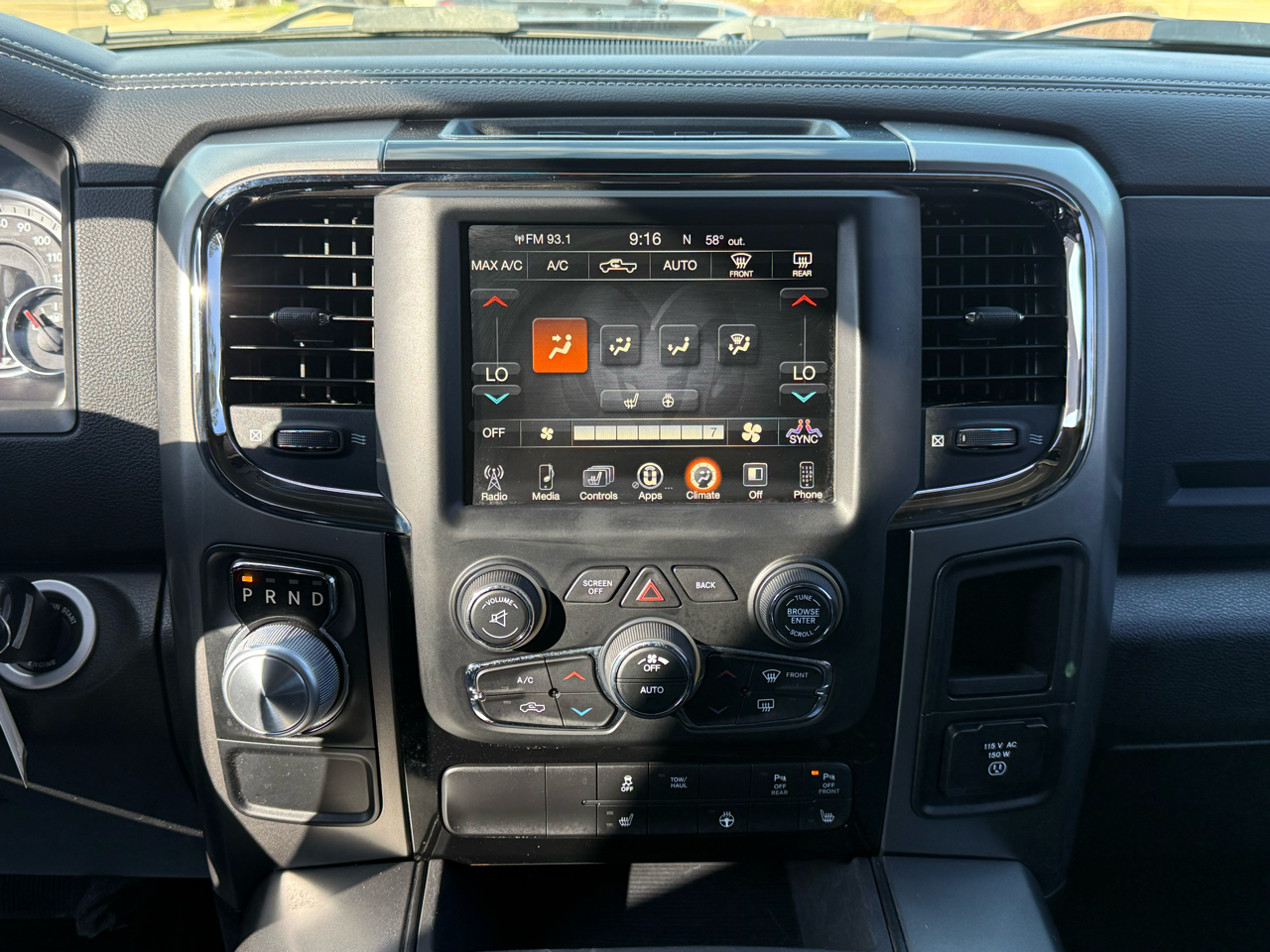 RAM 1500 Night 4x2 Crew Cab 5'7" Box 2017