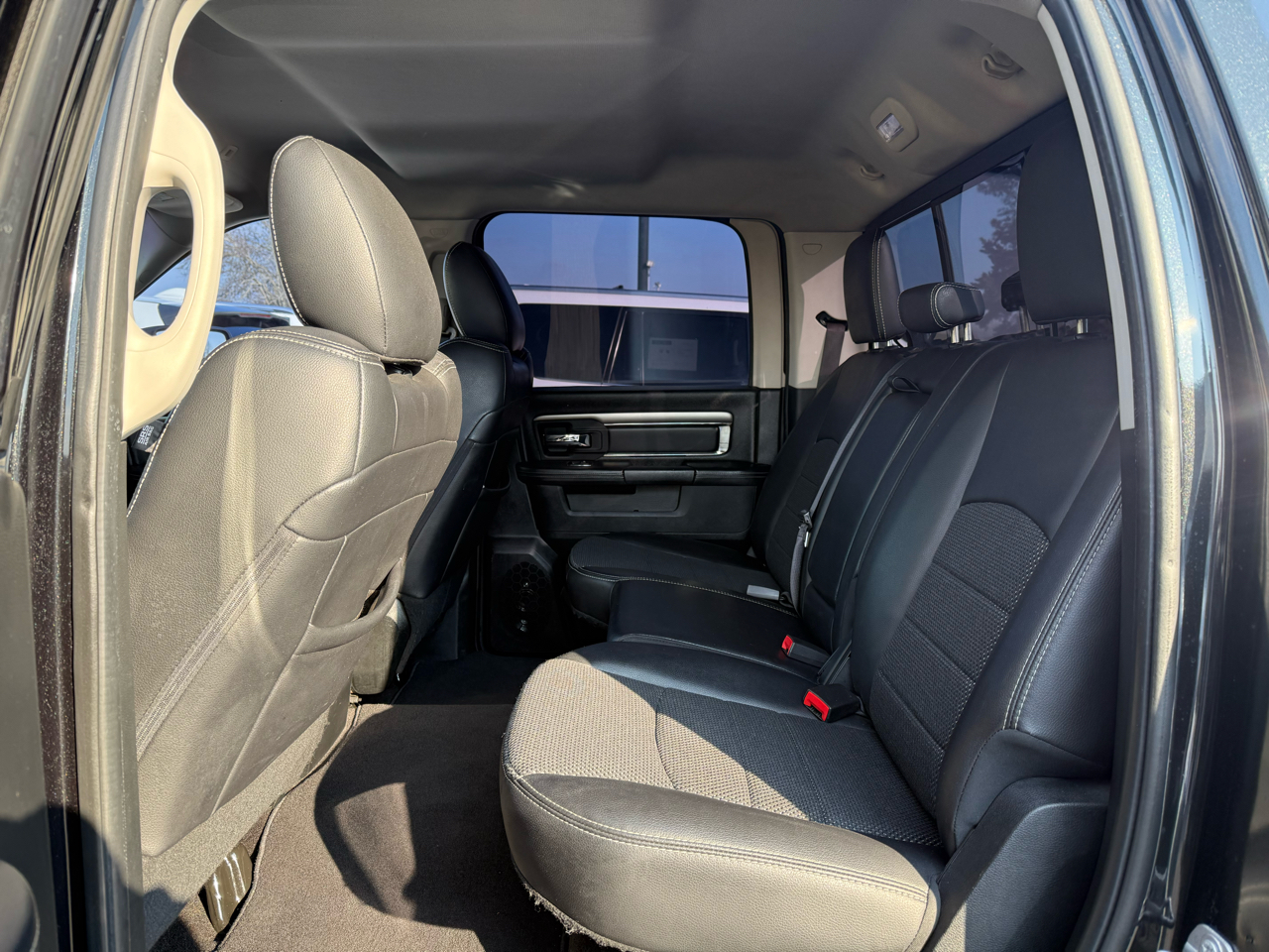 RAM 1500 Night 4x2 Crew Cab 5'7" Box 2017