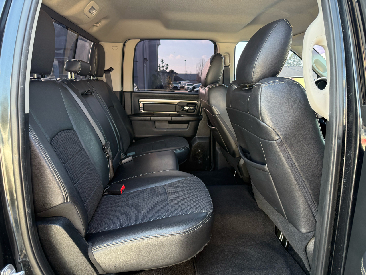 RAM 1500 Night 4x2 Crew Cab 5'7" Box 2017