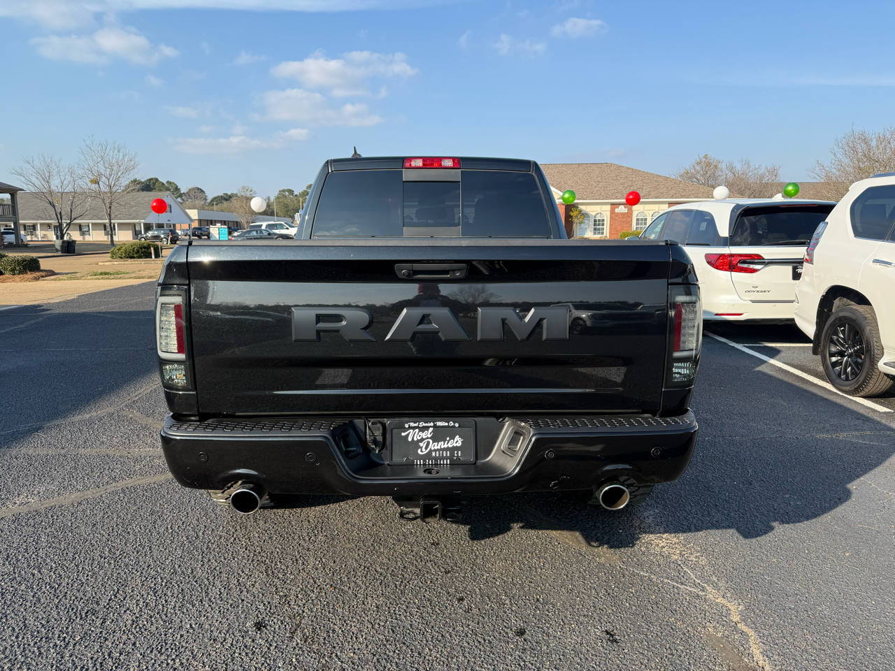 RAM 1500 Night 4x2 Crew Cab 5'7" Box 2017