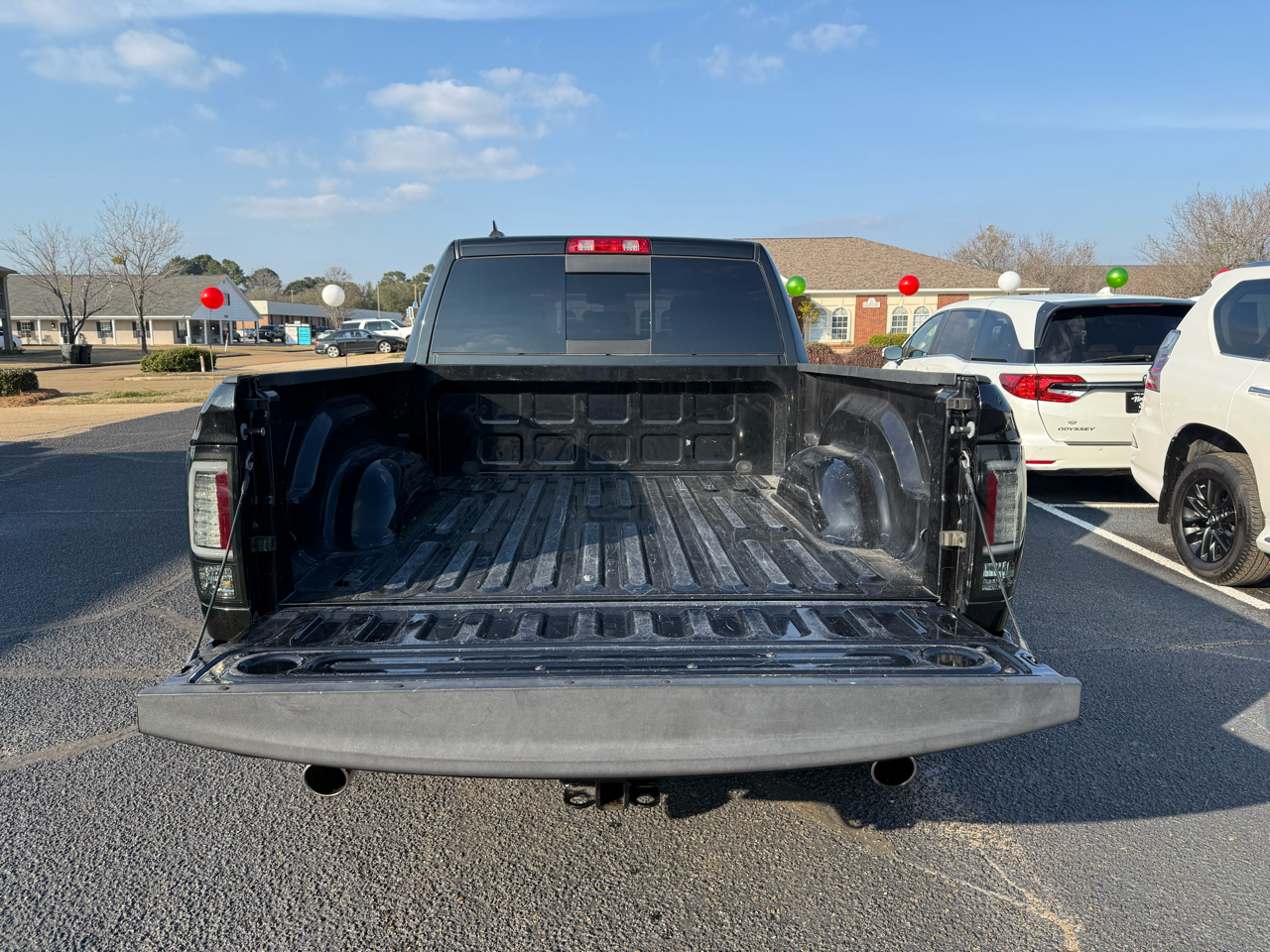 RAM 1500 Night 4x2 Crew Cab 5'7" Box 2017