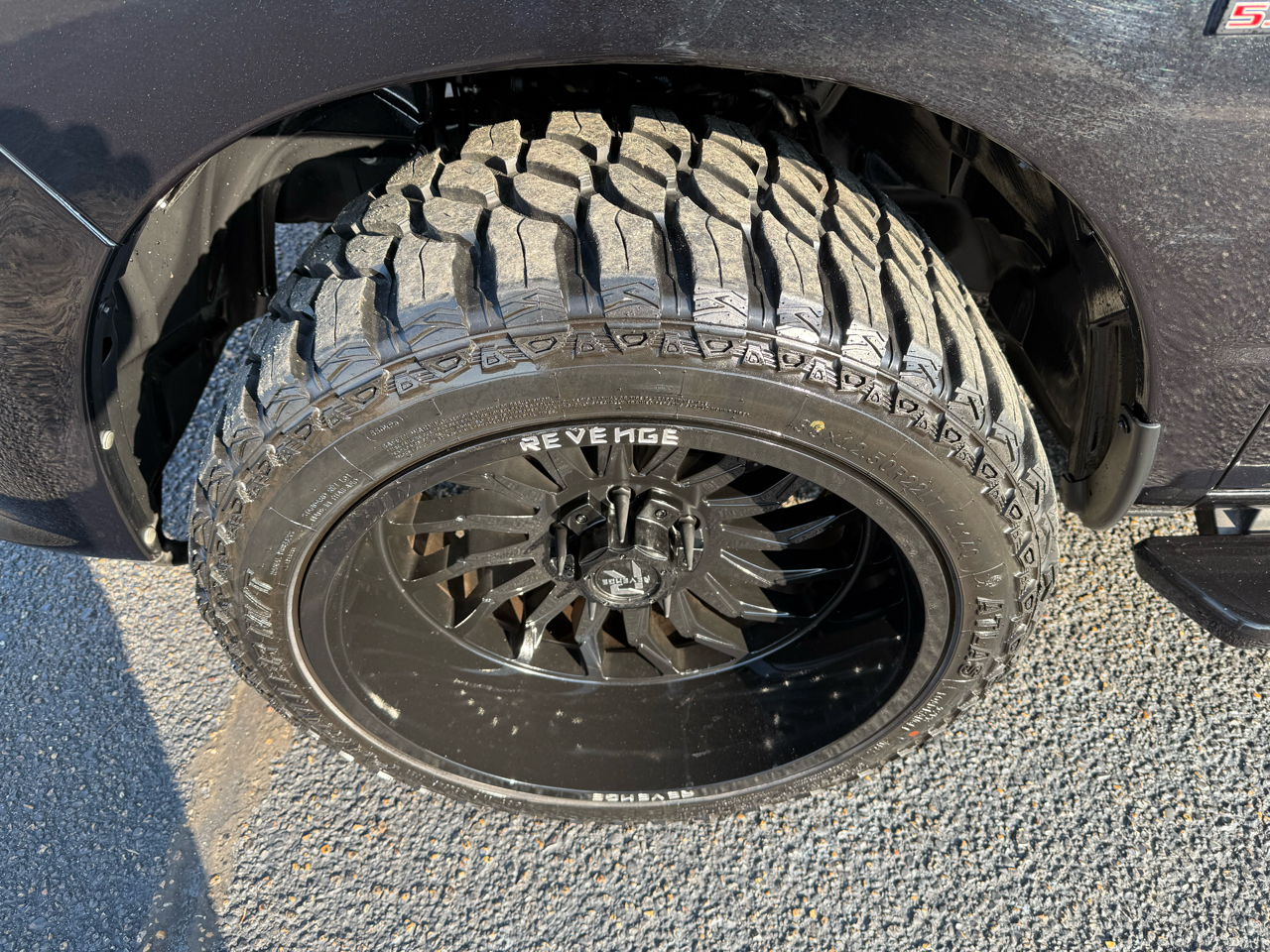 RAM 1500 Night 4x2 Crew Cab 5'7" Box 2017