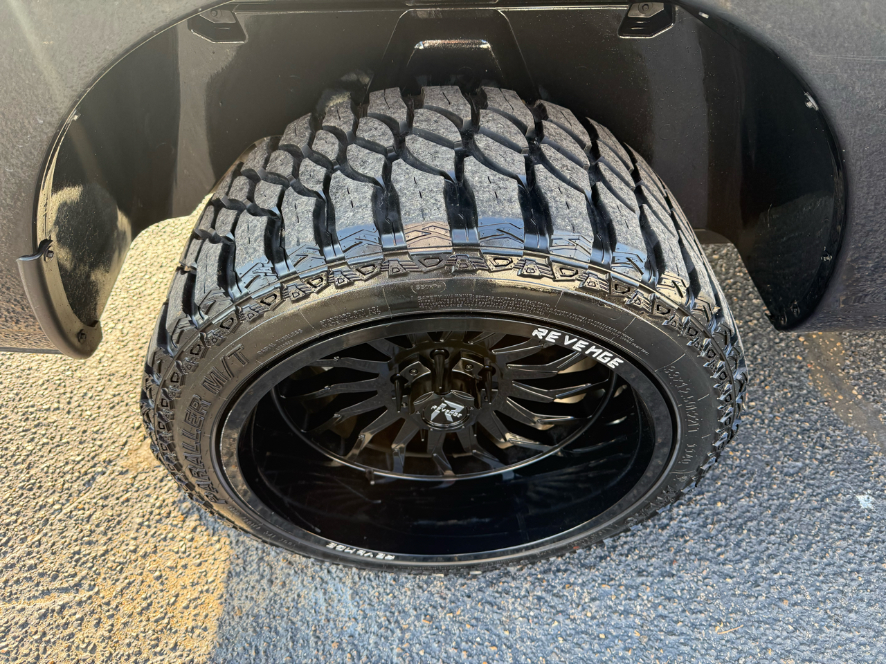 RAM 1500 Night 4x2 Crew Cab 5'7" Box 2017