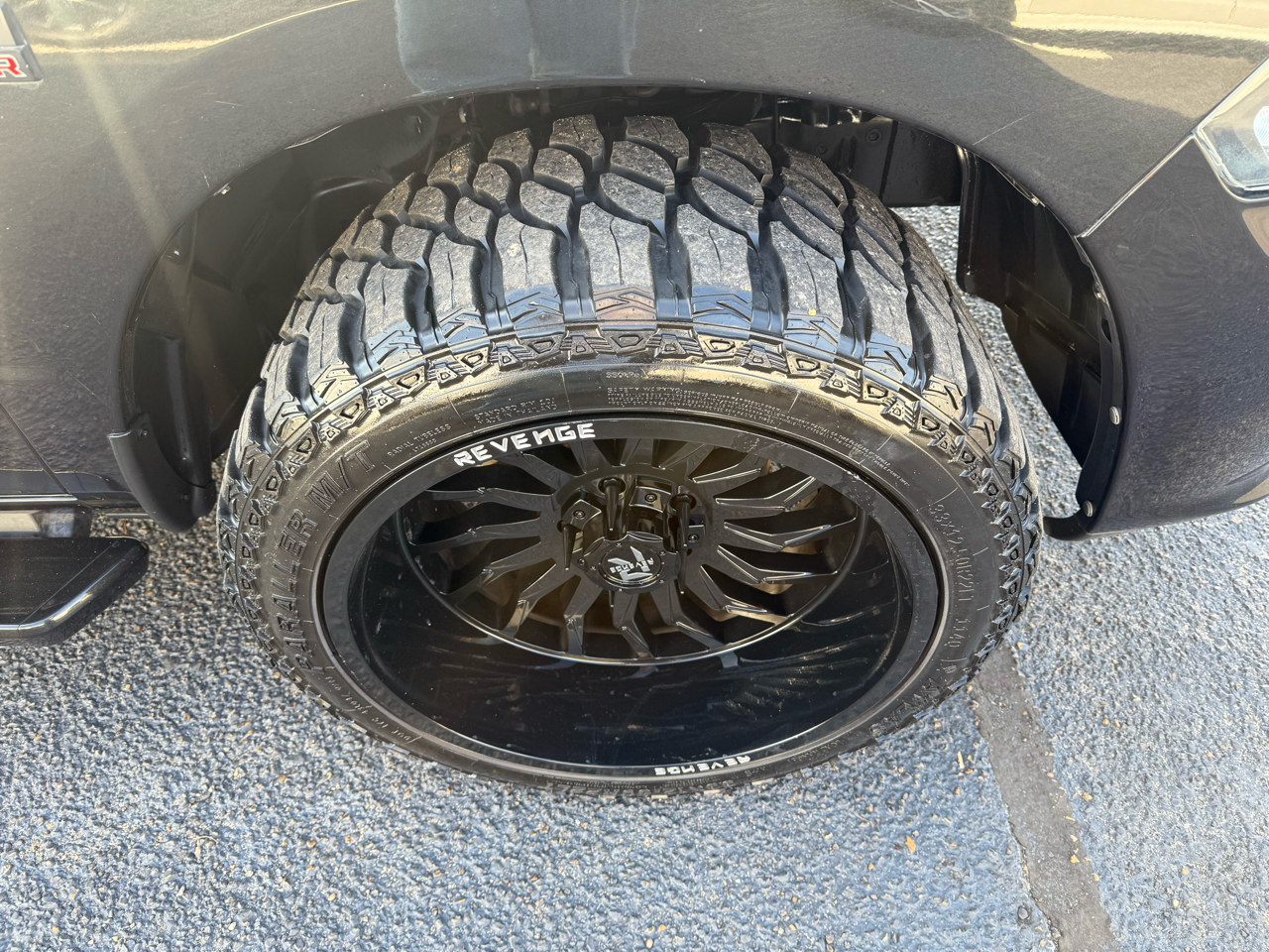 RAM 1500 Night 4x2 Crew Cab 5'7" Box 2017