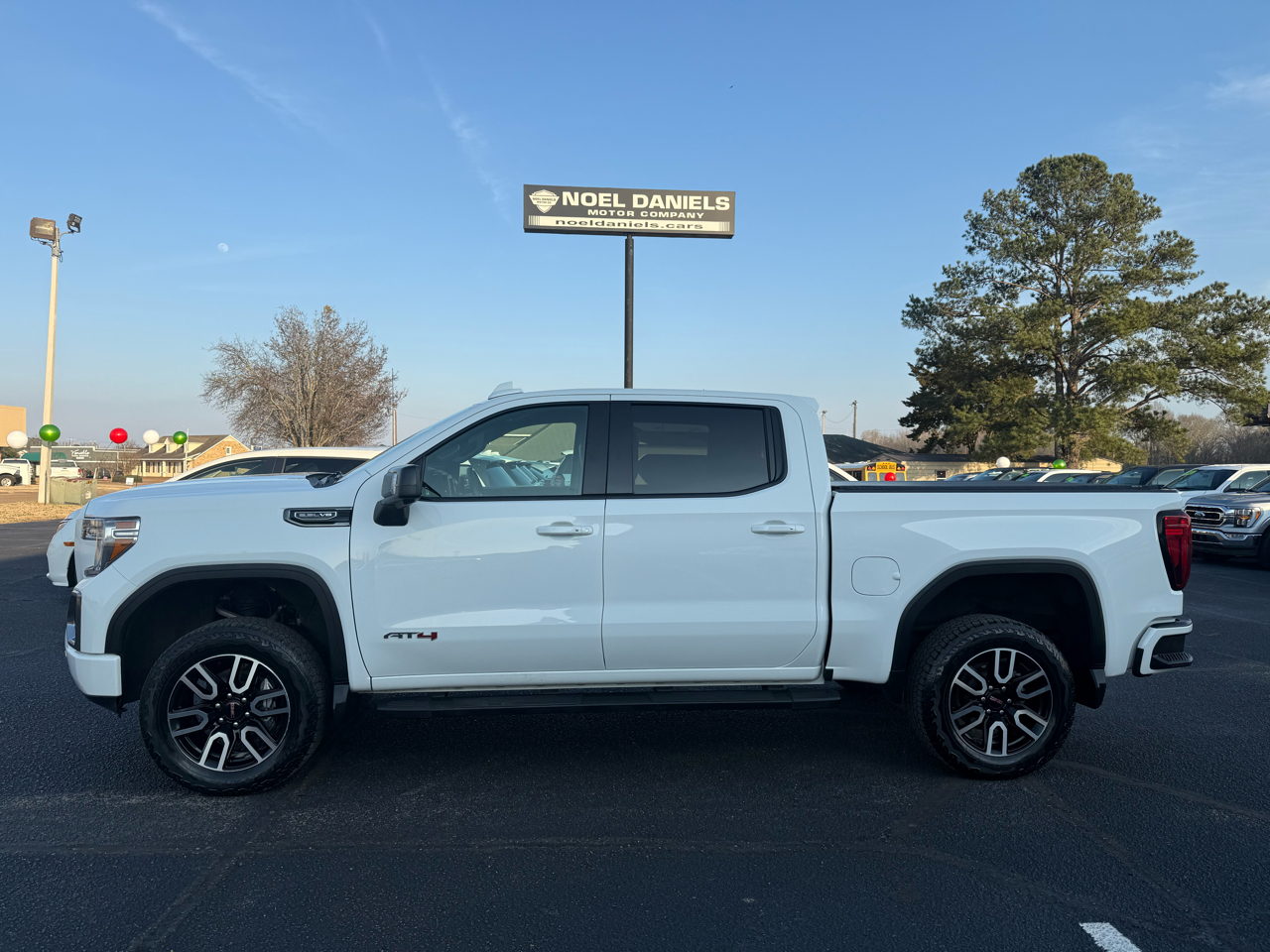 GMC Sierra 1500 AT4 Crew Cab Long Box 4WD 2019