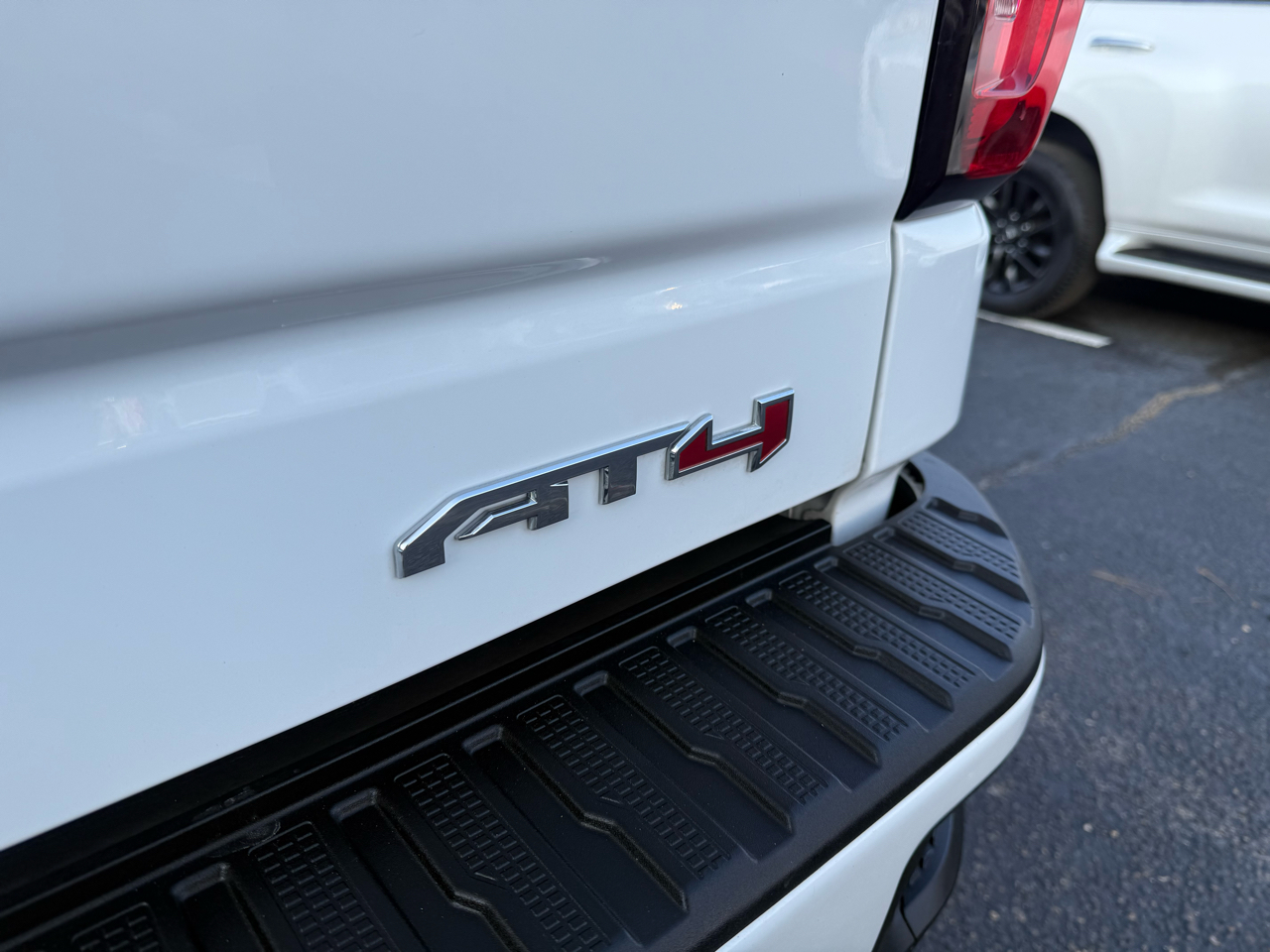 GMC Sierra 1500 AT4 Crew Cab Long Box 4WD 2019