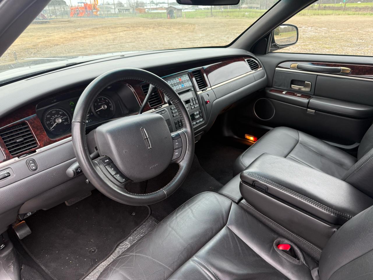 Lincoln Town Car Executive 2011