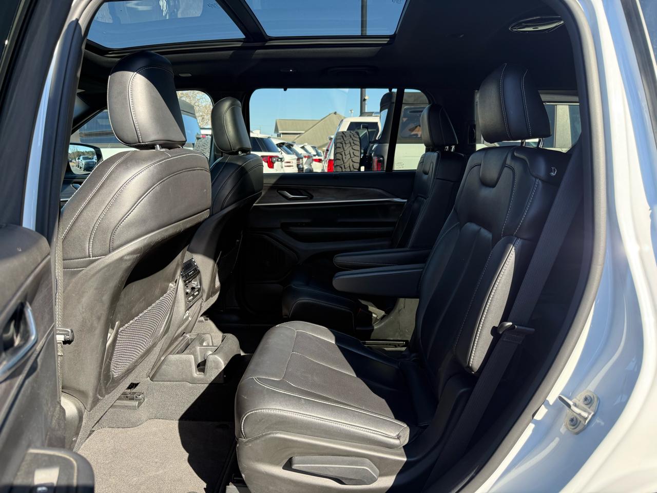 Jeep Grand Cherokee L Limited 4WD 2024