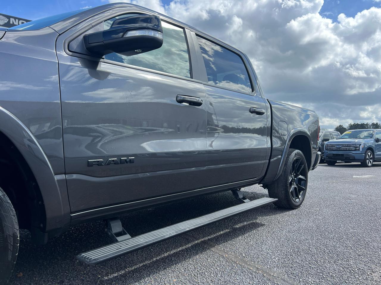RAM 1500 Laramie Crew Cab SWB 4WD 2022