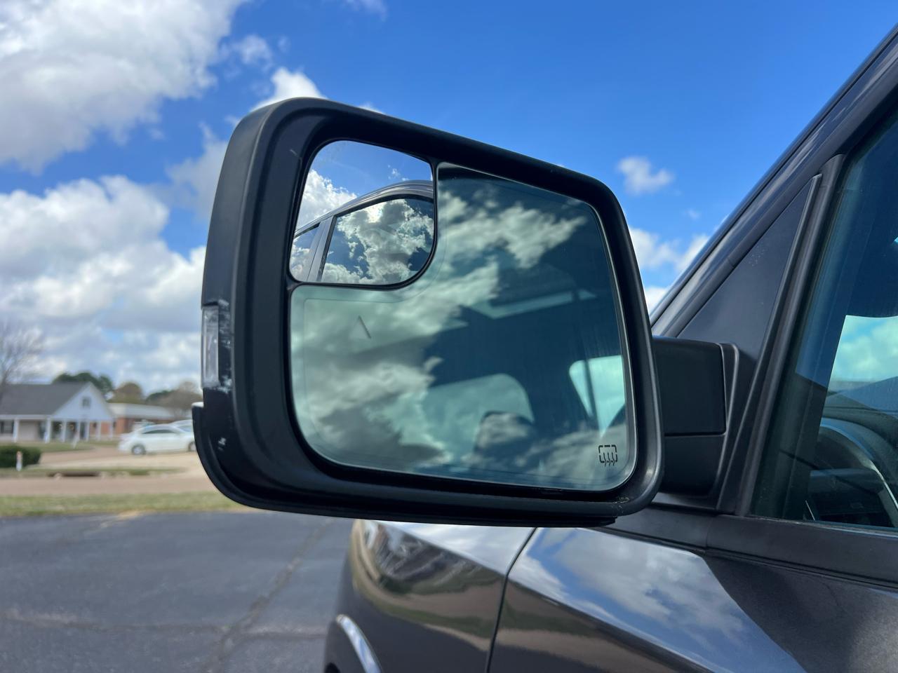 RAM 1500 Laramie Crew Cab SWB 4WD 2022