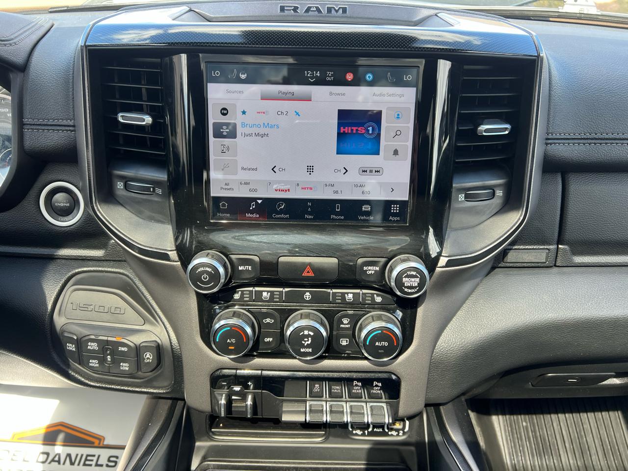 RAM 1500 Laramie Crew Cab SWB 4WD 2022