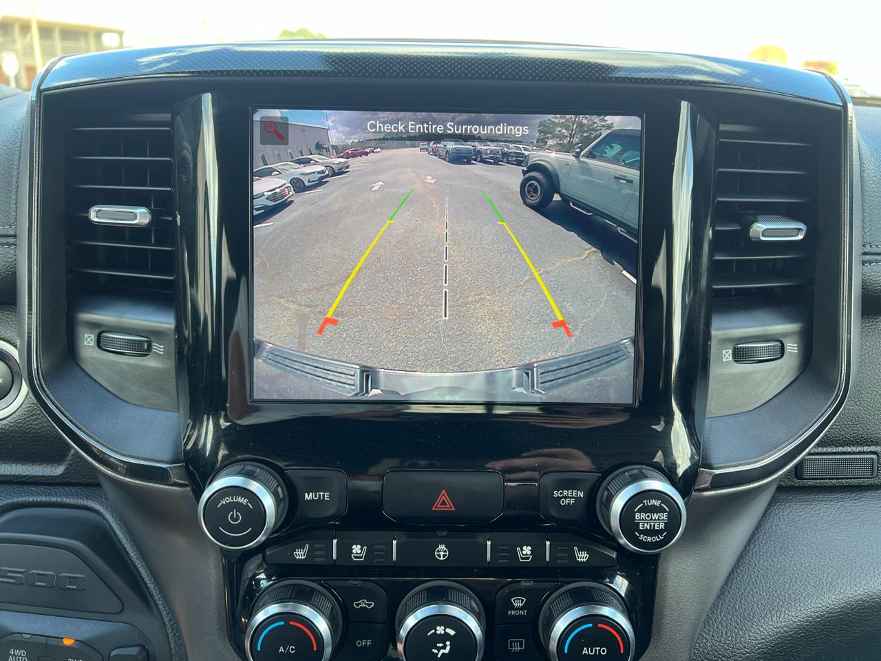 RAM 1500 Laramie Crew Cab SWB 4WD 2022