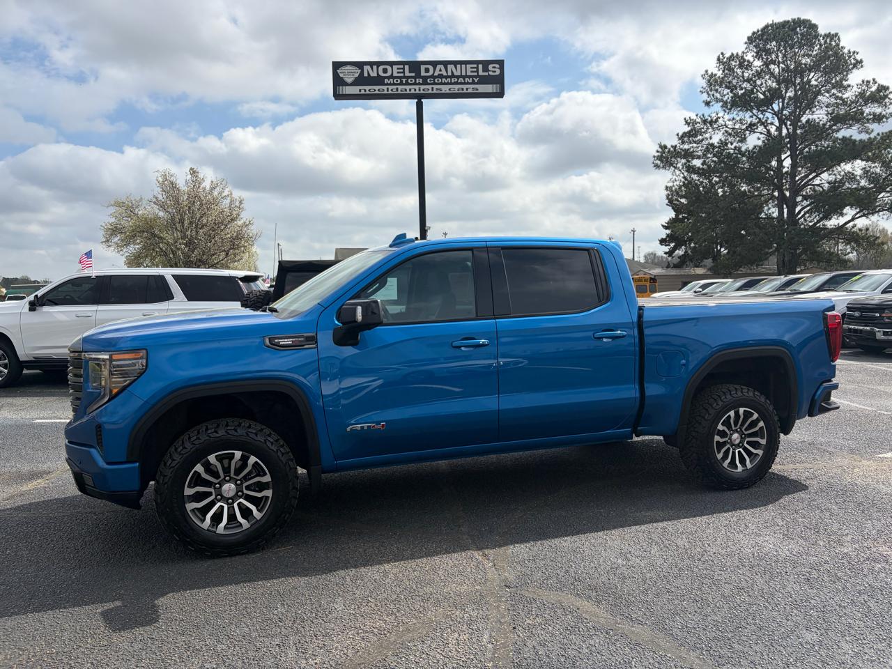 2022 GMC Sierra 1500 AT4 Crew Cab 4WD CARBON PRO