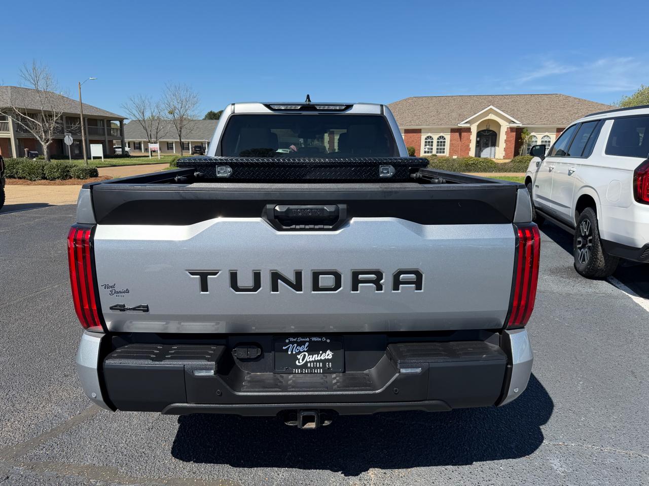 Toyota Tundra SR5 CrewMax 4WD Long Bed 2023
