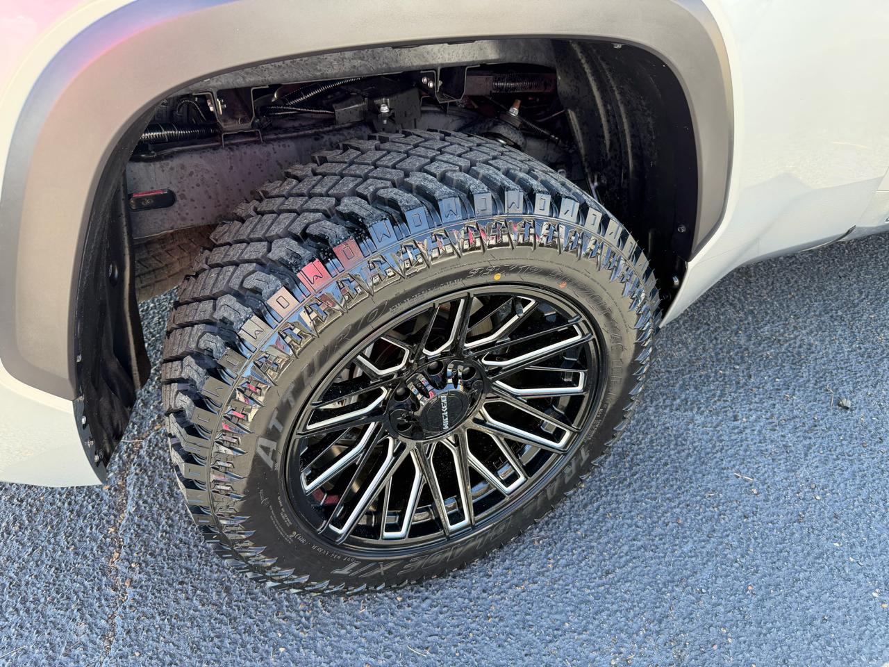 Toyota Tundra SR5 CrewMax 4WD Long Bed 2023