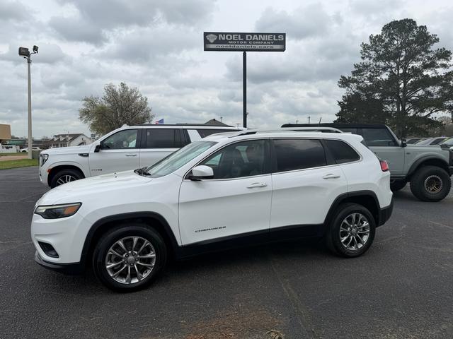 White 2020 Jeep Cherokee Latitude Plus FWD SUV / Crossover Front-Wheel Drive Automatic