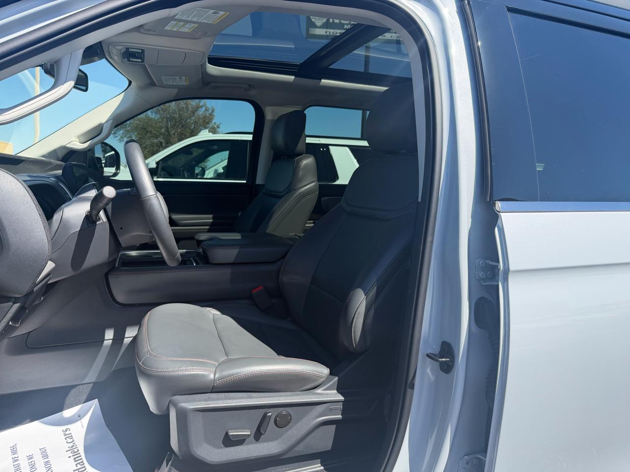 Ford Expedition MAX XLT 4WD 2025